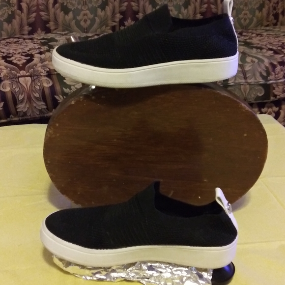 Steve Madden Slip On Youth Sneakers - Picture 3 of 8